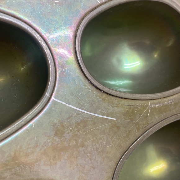 Ekco Glaco Steel Baking Pan Egg Shaped 12 Cup - Picture 6 of 17